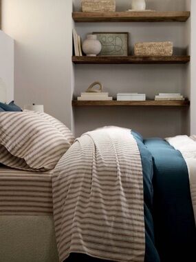 Parachute Queen Relaxed Linen Stripe Sheet Set in Pecan & Parchment